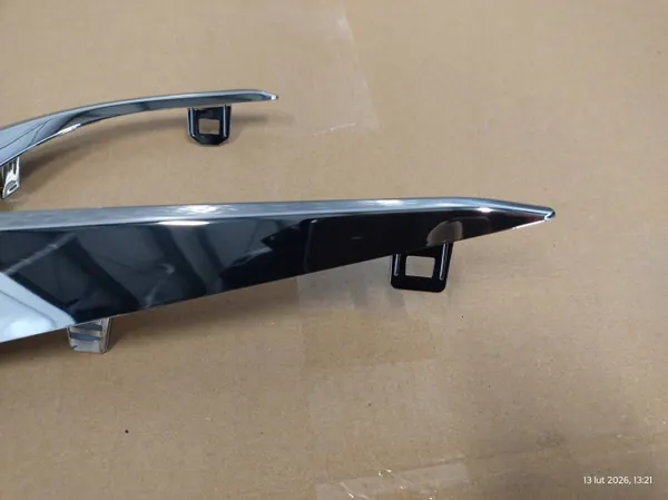 OEM 52724-02030 Takapuskurin Lista Vasen Kromi Käytetty image 3