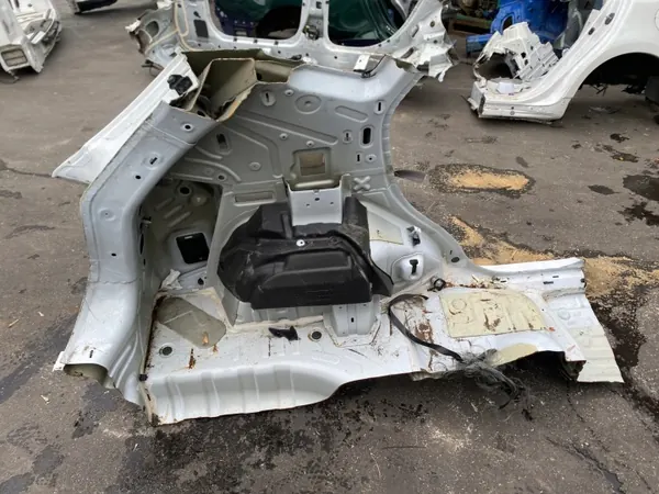 Painel lateral traseiro esquerdo MG ZS EV 2022 OEM 217632 image 3