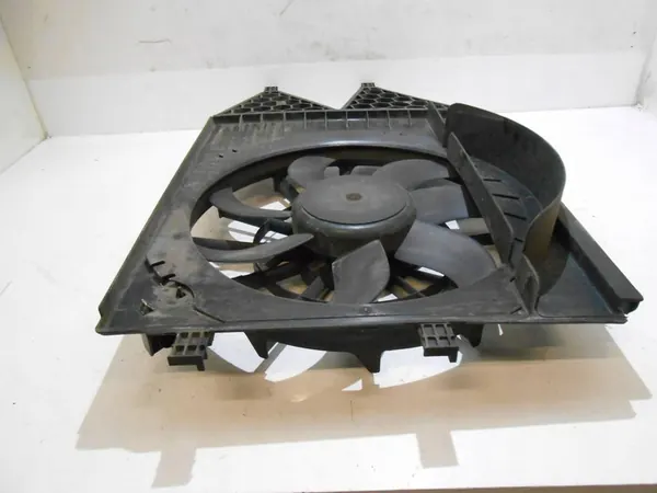 VOLKSWAGEN POLO 6R Kylarrubrik Fläkt 6R0121217A image 3