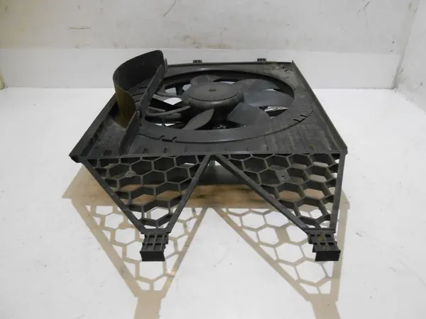 VOLKSWAGEN POLO 6R Kylarrubrik Fläkt 6R0121217A image 5