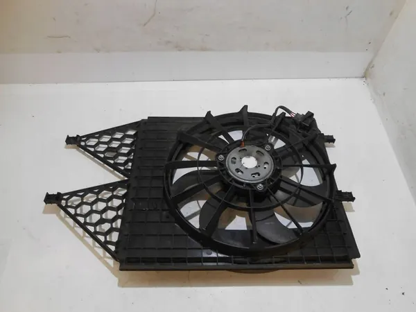 VOLKSWAGEN POLO 6R Kylarrubrik Fläkt 6R0121217A image 7