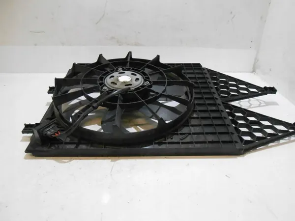 VOLKSWAGEN POLO 6R Kylarrubrik Fläkt 6R0121217A image 9
