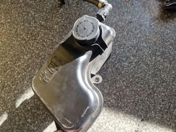Depósito de expansión BMW Serie 7 E65/E66/E67 OEM 561148401 image 3
