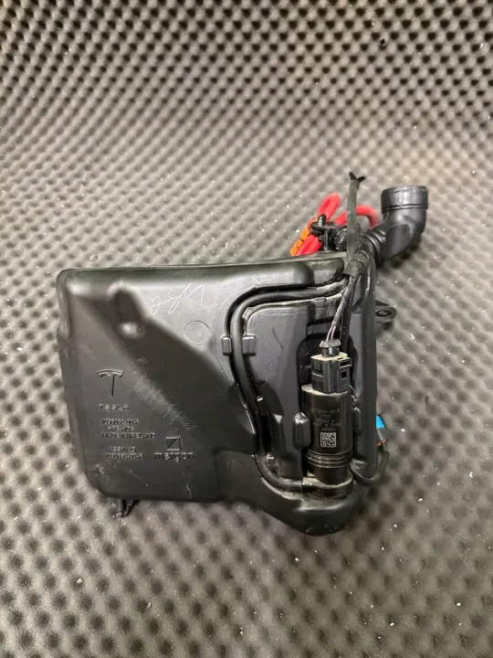 Pyyhkijännestepullot Tesla Model 3 image 2