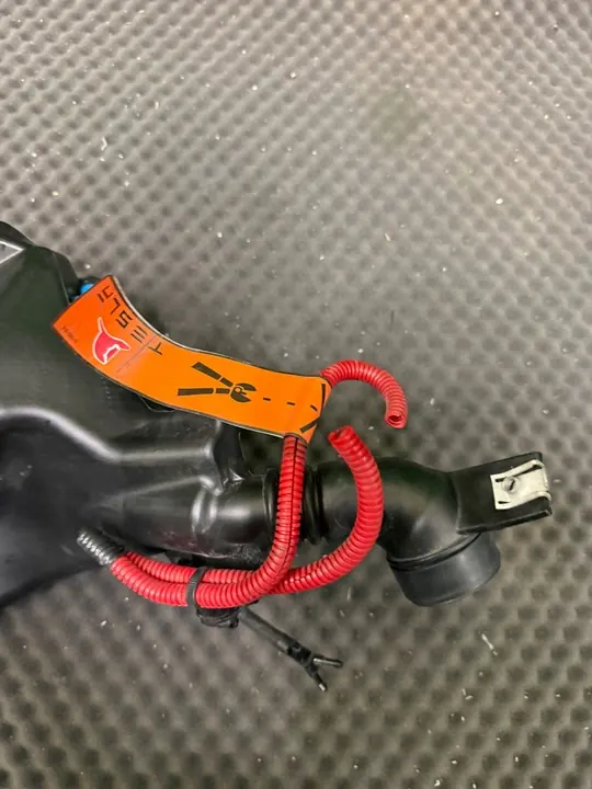 Pyyhkijännestepullot Tesla Model 3 image 4