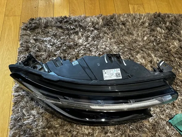 Oikea ajovalaisin Renault Austral 260103381R image 9