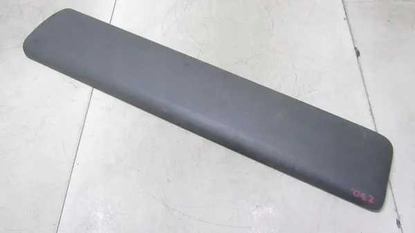 TRAFIC VIVARO II LEFT FRONT DOOR TRIM 8200036088 image 2