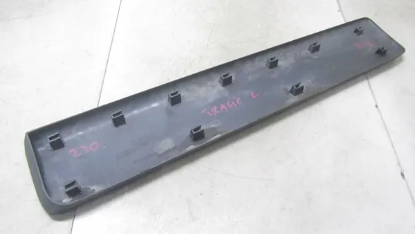 TRAFIC VIVARO II LEFT FRONT DOOR TRIM 8200036088 image 3