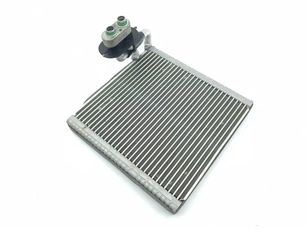 Hyundai i20 lämmönvaihdin ilmastointi OEM AMD181110 image 2