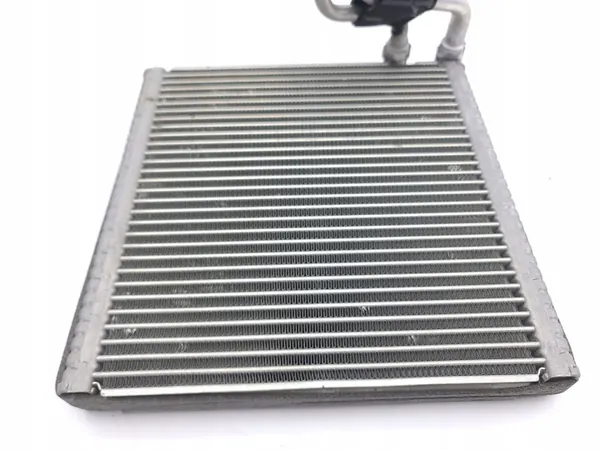 Hyundai i20 lämmönvaihdin ilmastointi OEM AMD181110 image 3