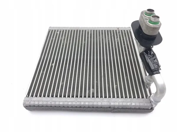 Hyundai i20 lämmönvaihdin ilmastointi OEM AMD181110 image 4