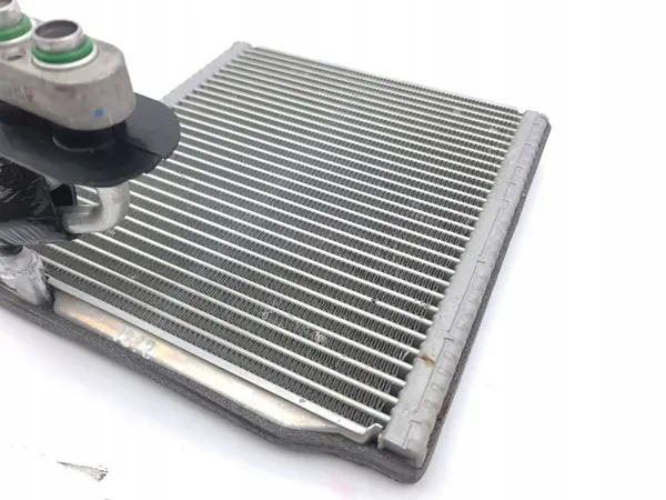 Hyundai i20 lämmönvaihdin ilmastointi OEM AMD181110 image 6