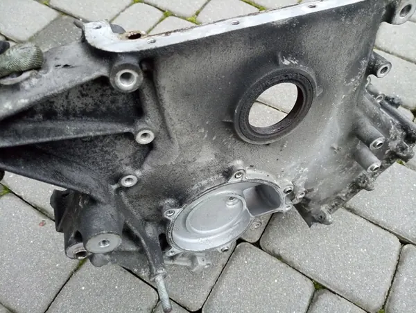 Tampa de distribuição dianteira BMW E39 M5 image 4