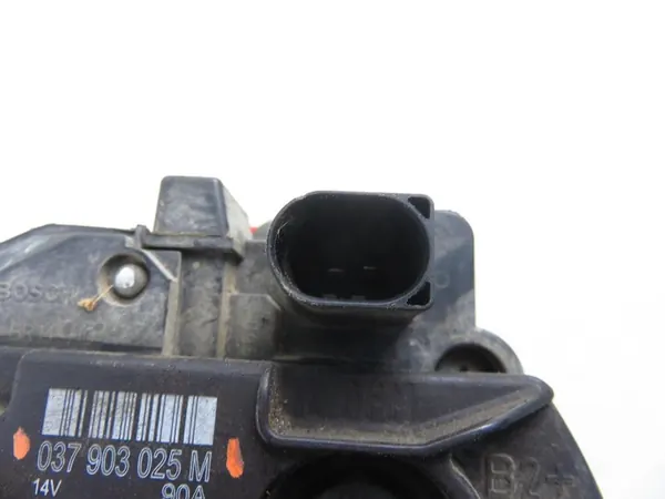 VW POLO 1.4 Vaihtovirtageneraattori Bosch 90A OEM 037903025M image 6
