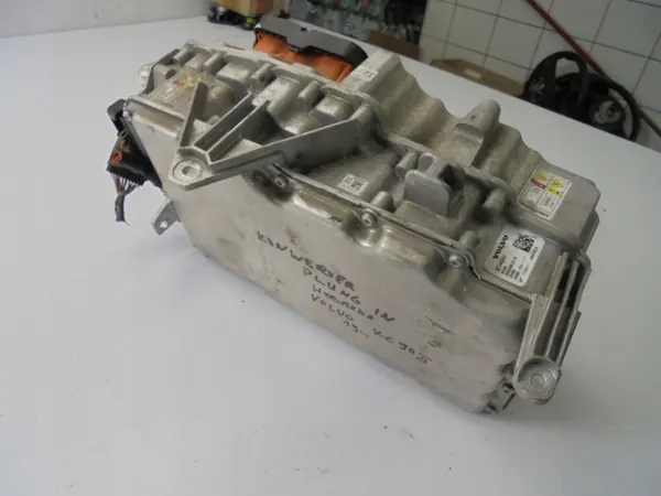 Volvo XC90 T8 Inversor Conversor OEM 32144041 image 3