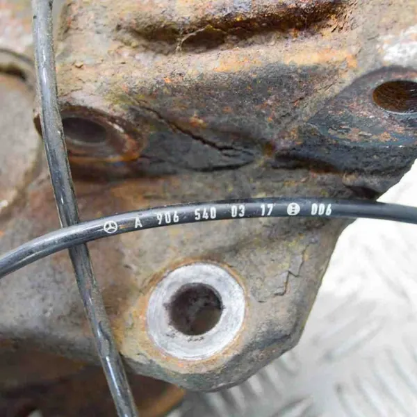 Höger fram nav Mercedes-Benz Sprinter W906 2008 image 7