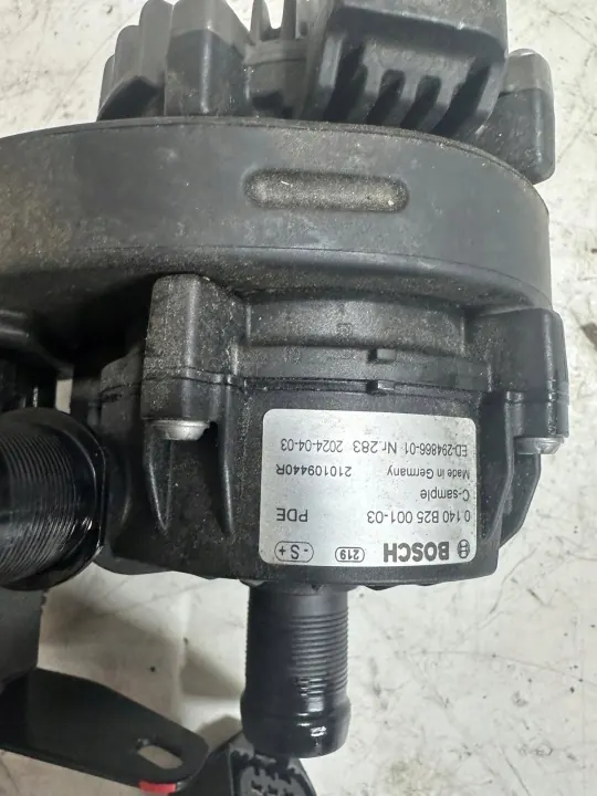 Renault 5 E-Tech Zirkulationspumpe OEM 210109440R image 3