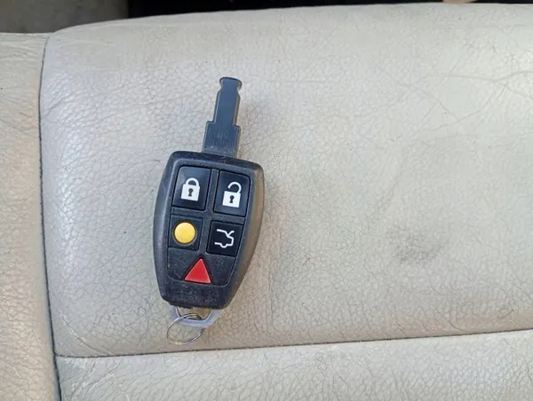Interruptor Volvo S40 2.4 OEM MM-1103-37 con llaves image 5
