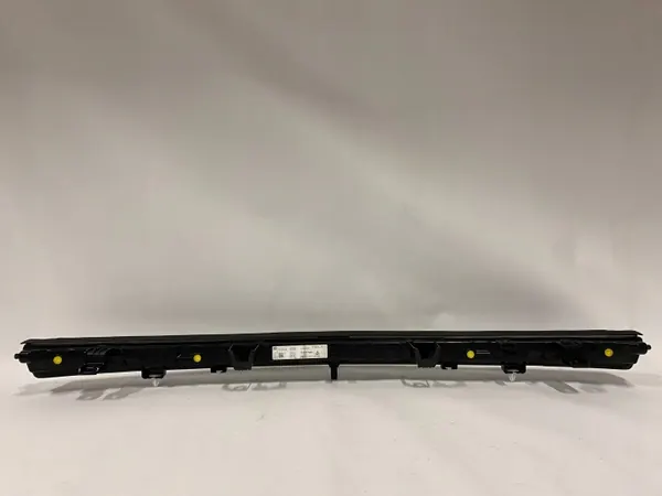 Tesla Model Y LED DRL keskivalo OEM 2038294-00-C image 3