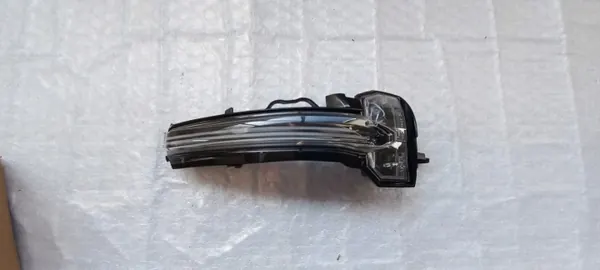 Mercedes Spiegelblinker rechts OEM A0999061802 image 2