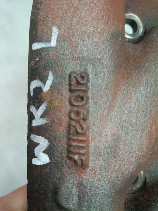 Jeep Grand Cherokee Pakoputken keräin OEM 21052111F image 7