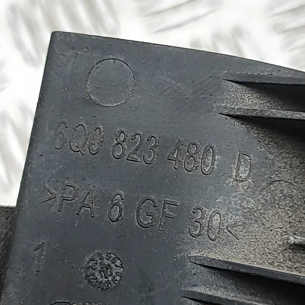 Cierre de seguridad capó VW Amarok 2.0L 6Q0823480D image 6