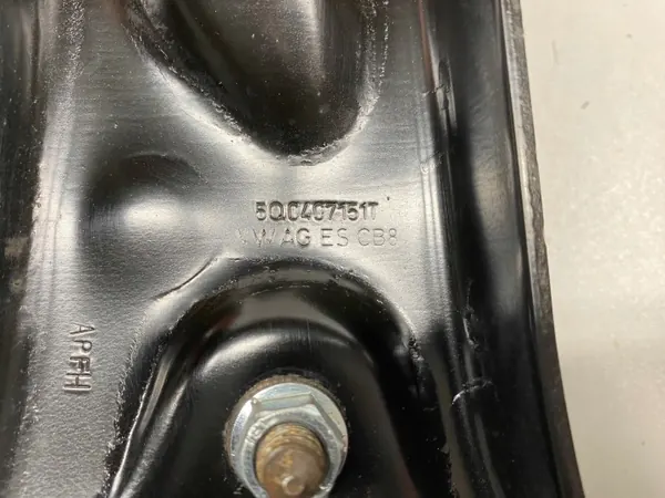 Bras de suspension avant gauche OEM 5Q0407151T image 4