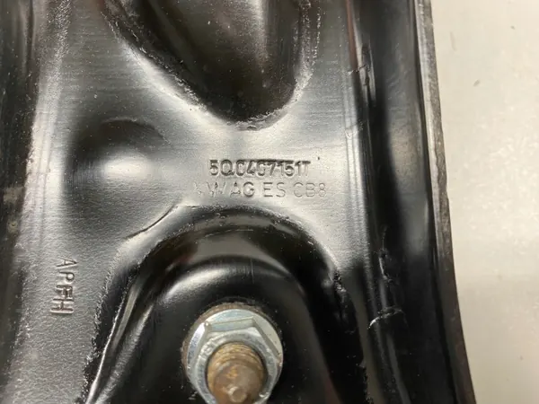 Bras de suspension avant gauche OEM 5Q0407151T image 6