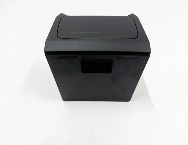 Volvo XC40 2020 Achter tunnel asbak OEM 31497250 image 2