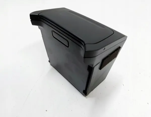 Volvo XC40 2020 Achter tunnel asbak OEM 31497250 image 3