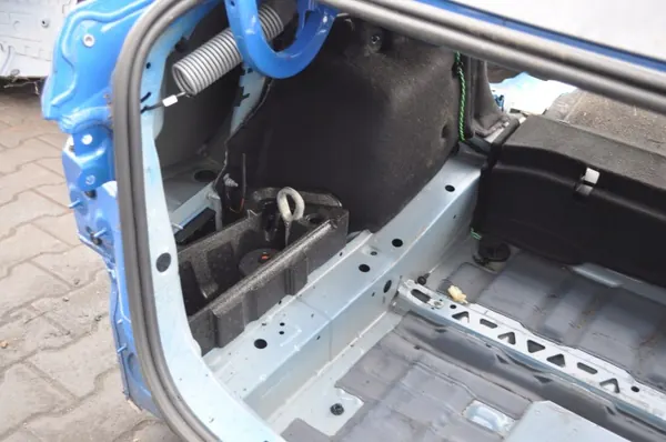 BMW F44 Gran Coupe bakskärm OEM 421703 image 3