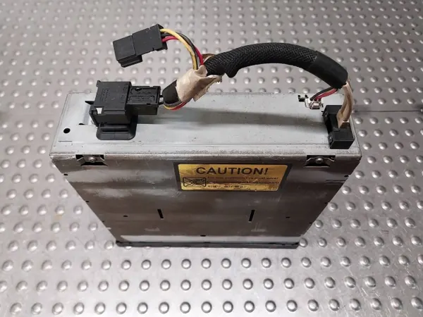 Mercedes-Benz CD-wisselaar OEM A2118705390 Gebruikt image 3
