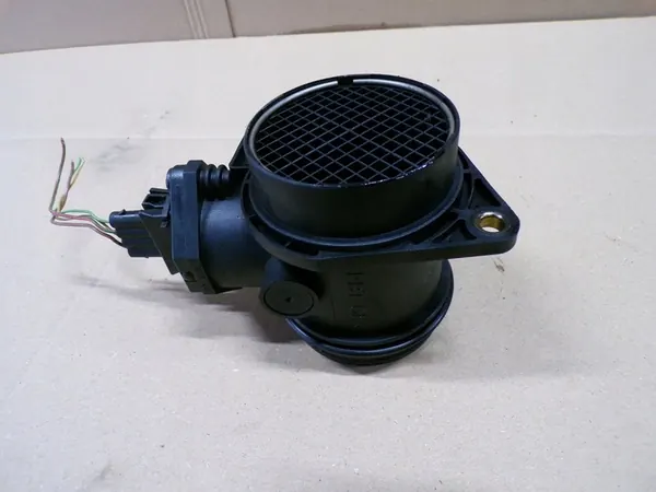 AUDI A4 B5 1.8T Luftmengenmesser 058133471A image 3