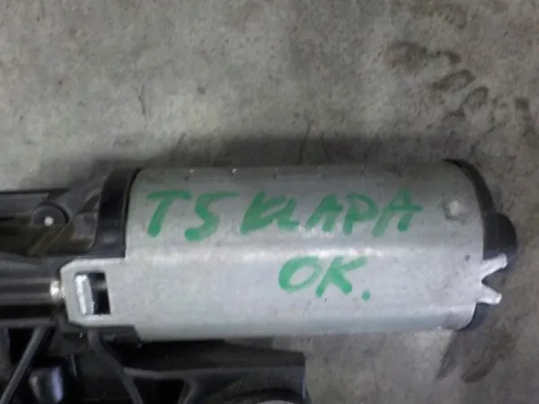 VW T5 Etupyyhkijän moottori image 2