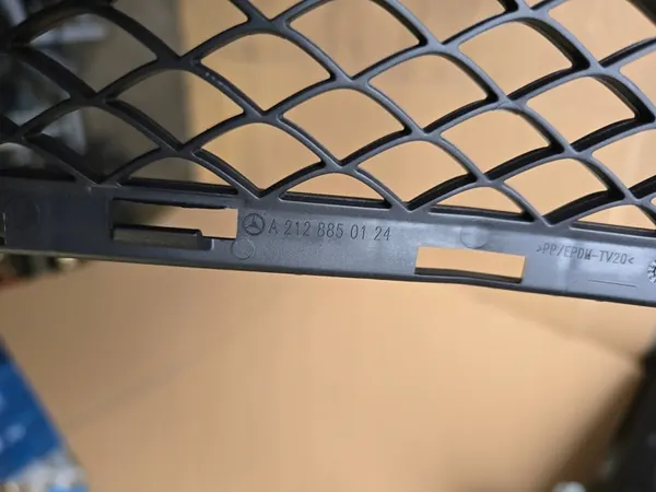GRILLE DE PAROIS MERCEDES E CLASSE W212 LIFT AMG A2128850124 image 4