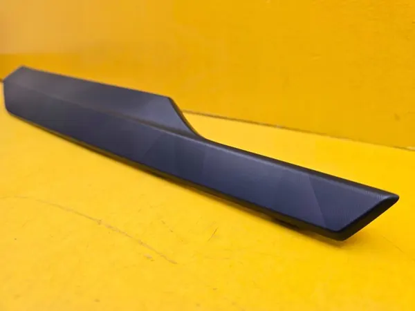 Lynk & Co 01 Konsoli Koristelista Set OEM 8889671167 image 3