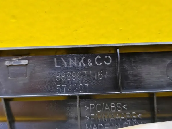 Lynk & Co 01 Konsoli Koristelista Set OEM 8889671167 image 9
