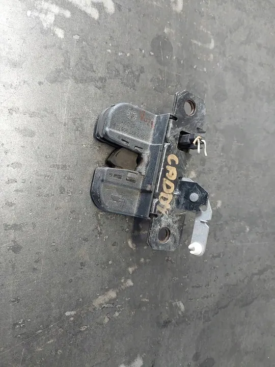 VW Caddy III 03-15 Baklås 2K0827505F image 2