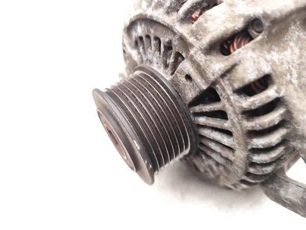 Kia Sorento Alternator 2.5 CRDi 2009 37300-4A300 image 5