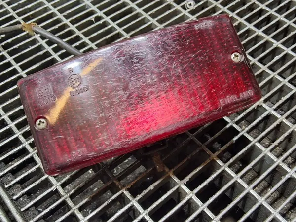Feu arrière antibrouillard Jaguar XJS OEM SKE55489 - Occasion image 3