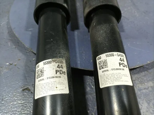 Amortisseurs arrière OEM 55300-G4500 pour Hyundai i30 III image 4