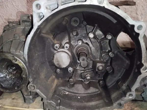 6-vaihteinen vaihteisto Audi VW Skoda Seat 1.6 TDI 0A4301107H image 2