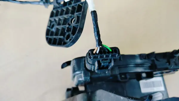 Bakre Höger Dörrlås Kia Venga 2009-2019 OEM 81420-1P000 image 4