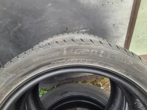Hankook Winter i*cept evo2 W320 235/45R18 98V image 4