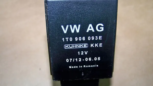 VW Touran I 1.4 TSI Polttoainepumpun Rela image 2