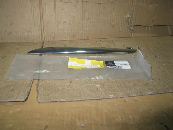 Mercedes-Benz OE A2058880273 listello griglia sinistra image 2