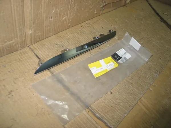 Mercedes-Benz OE A2058880273 listello griglia sinistra image 3