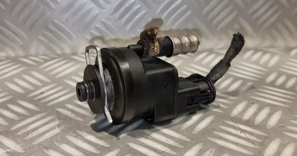 BMW OEM 7788702 Brandstofffilterverwarmer 4 Pins image 2