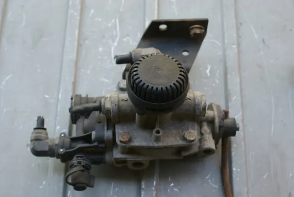 ALB Brake Force Regulator Valve WABCO 475720003 image 2