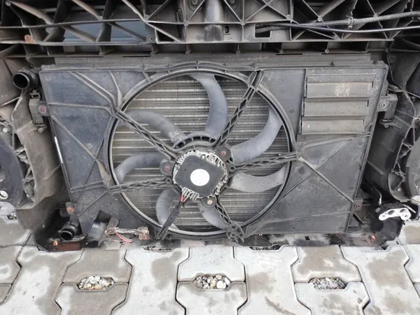 Conjunto de ventilador de radiador dianteiro Seat Leon II 1.6 8V OEM image 9